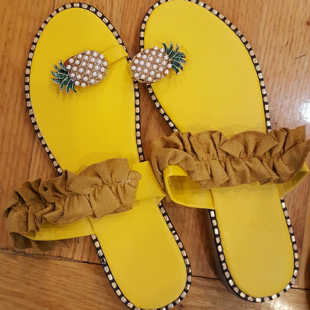 Sandals size 8